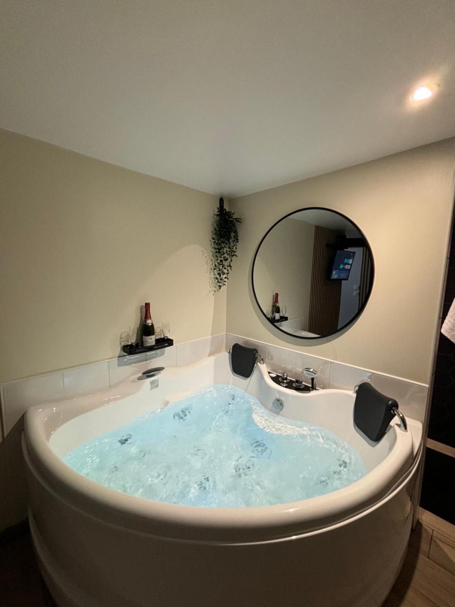 Tiny Room Лангр Екстер'єр фото