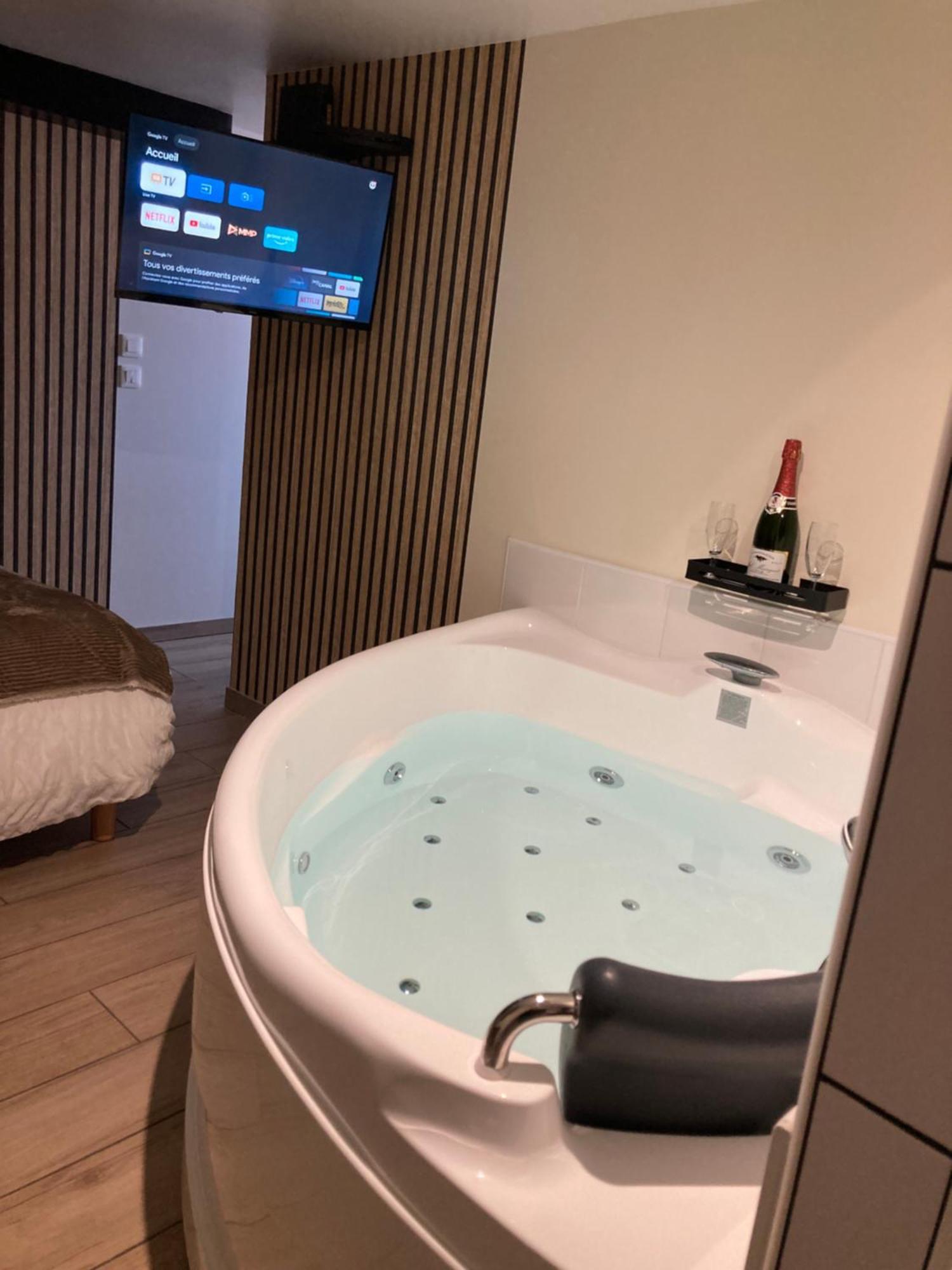 Tiny Room Лангр Екстер'єр фото